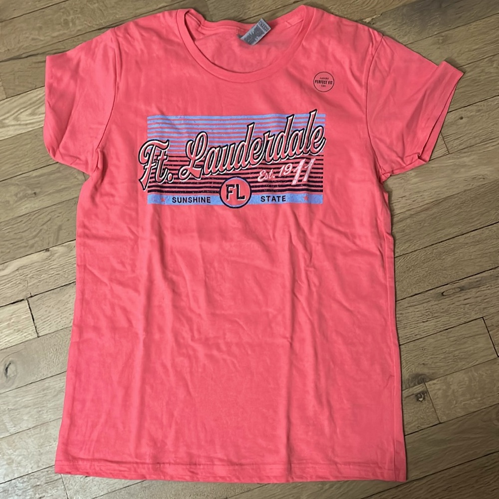 NWT Womens Short Sleeve Orange Gildan TShirt Ft Lauderdale Graphic size medium